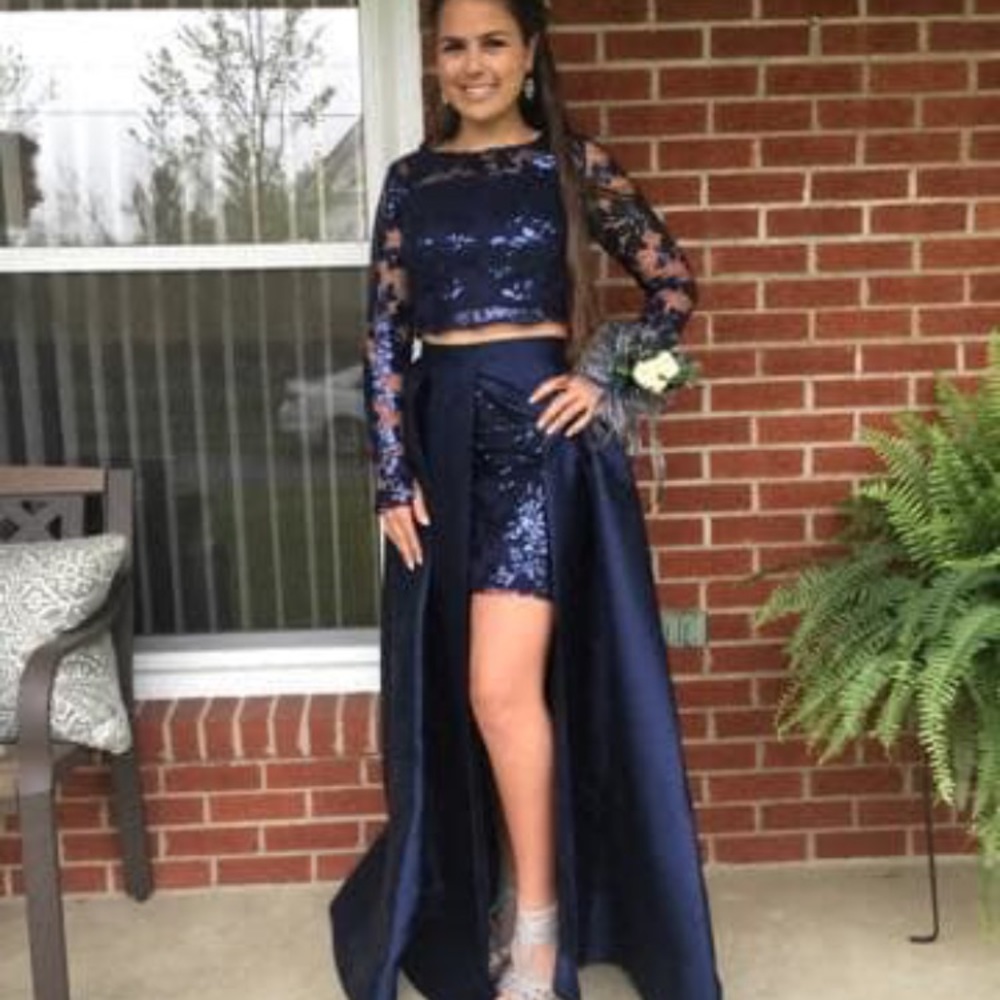 Elegant 2 piece dress with underskirt